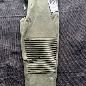 Alo Lounge Joggers - Green